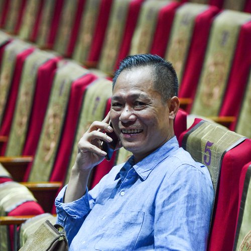 Phó trưởng đoàn: NSƯT Lê Chí Kiên