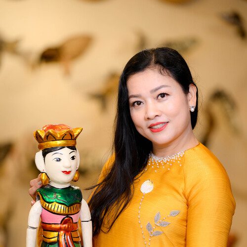 NSƯT Lê Thu Huyền