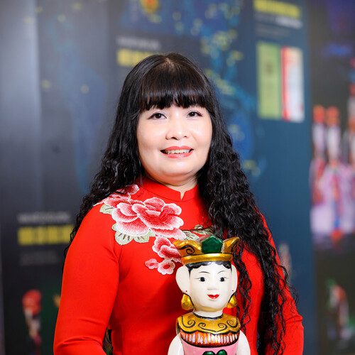 NSƯT Nguyễn Hồ Thủy Tiên