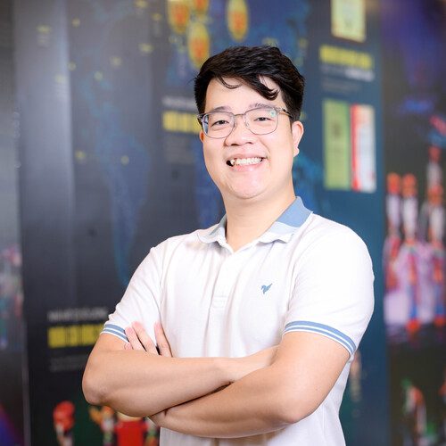 Nghệ sĩ Vũ Minh Khánh